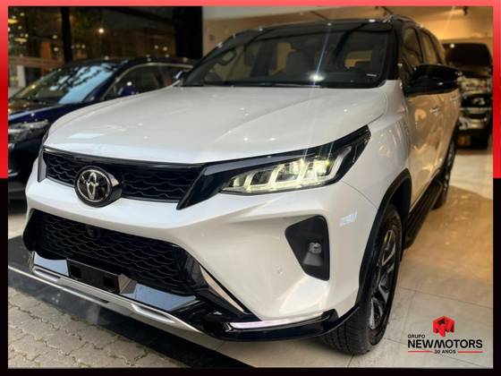 TOYOTA HILUX SW4 2.8 D-4D TURBO DIESEL DIAMOND 7L 4X4 AUTOMÁTICO